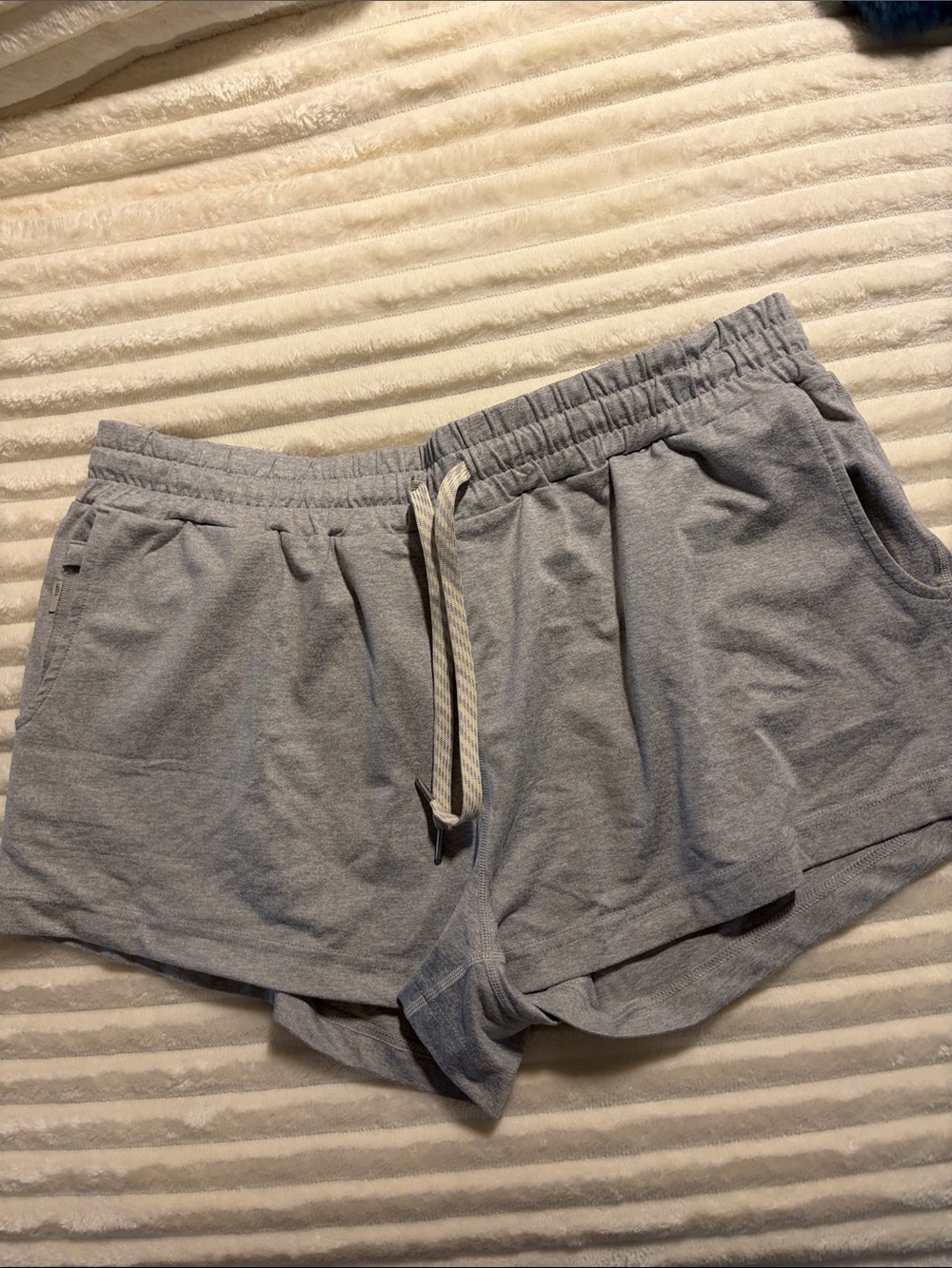 Vuori performance shorts women’s large